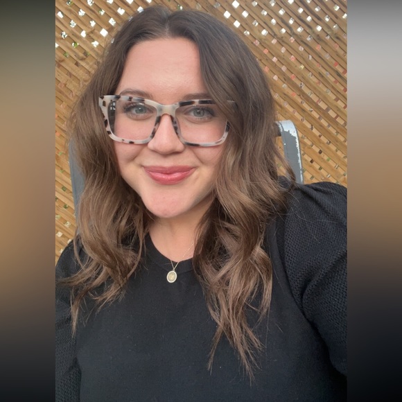 Meet your Posher, Sierra - Picture 1 of 1